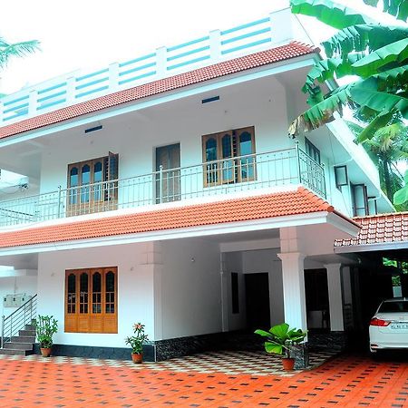 Grace Guest Home Thrissur Ngoại thất bức ảnh